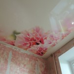 натяжной потолок с фотопечатью. глянцевый. цветы